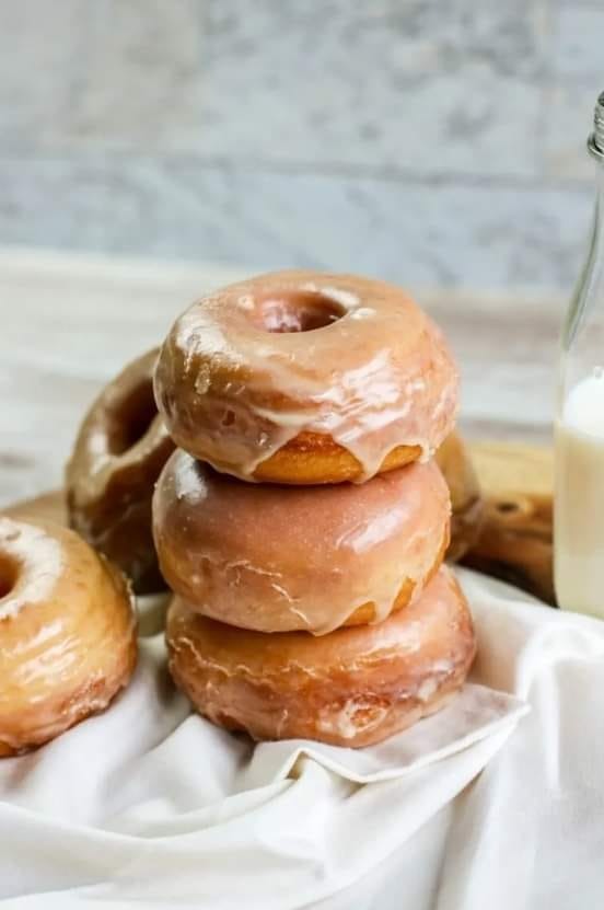 Beignets à la levure céleste avec glaçage à la vanille