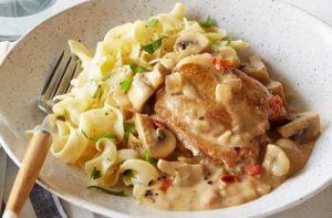 Escalope de poulet aux champignons et à la moutarde